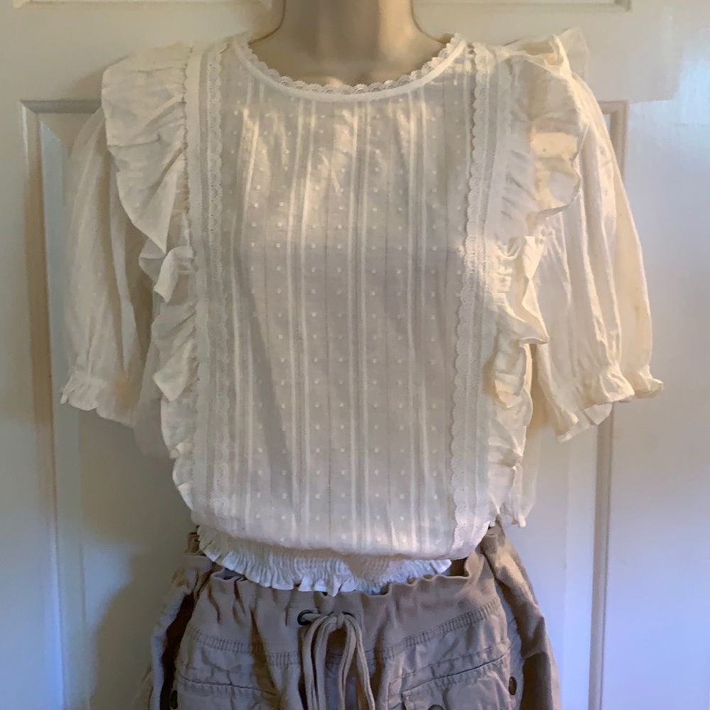 Mine white ruffled top